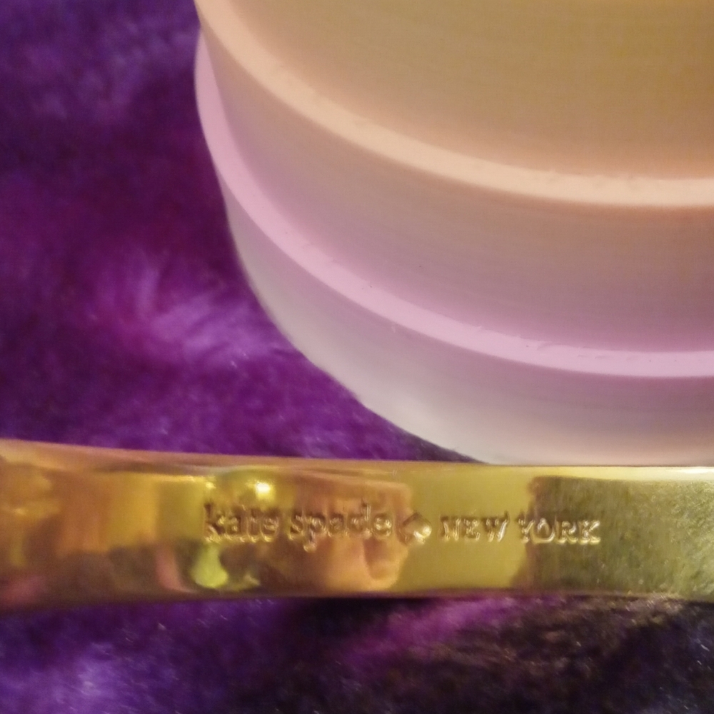 Kate Spade Hole Punch Spade Gold Mother Of Pearl Hinge Bangle Bracelet/Dust Bag - Picture 6 of 7